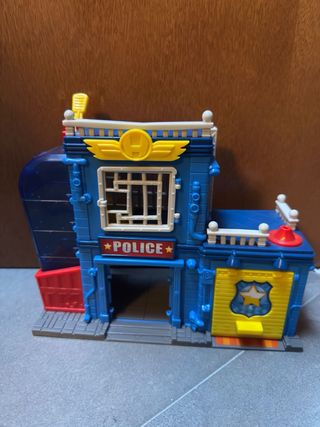 SuperZings Comisaría y Lata Coleccionista