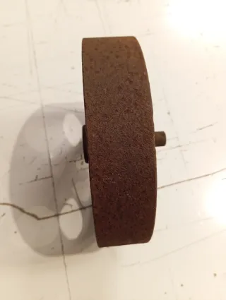 Rueda de hierro fundido antigua