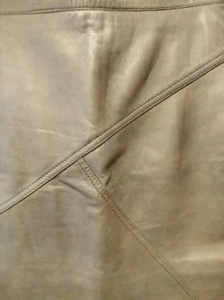 Falda de cuero marrón