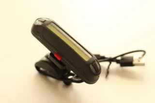 Luz trasera LED para bicicleta.