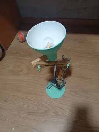 Lámpara de escritorio verde menta