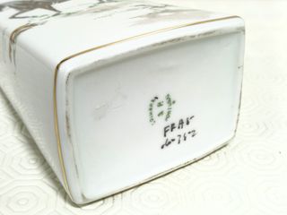 Licoreira em porcelana de S. P. Coimbra finamente