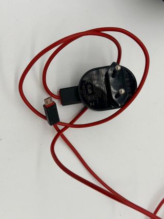 Funda Beats Negra y Roja con Cargador