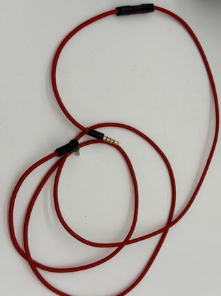 Funda Beats Negra y Roja con Cargador