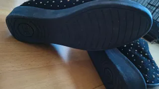 Zapatos negros con tachuelas