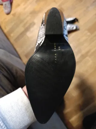 Botines Zara efecto piel serpiente T.38