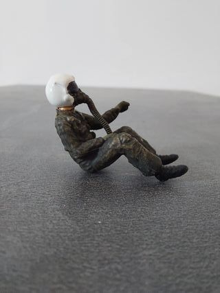 Figurina Piloto Caza 1/48 Pintada Nº4 (Cantidad 1)