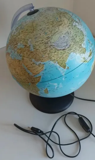 Globo terráqueo iluminado