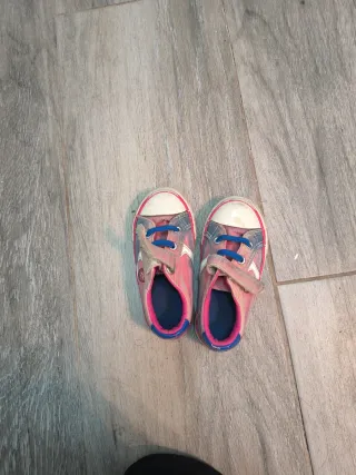 Lote 5 pares zapatos infantiles talla veinticuatro