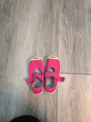 Lote 5 pares zapatos infantiles talla veinticuatro