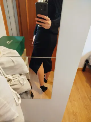 Falda tubo elástica negra con abertura