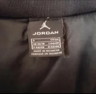 Bomber Jordan Nero con Cappuccio e Pelliccia