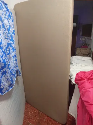 Somier tapizado beige y gris