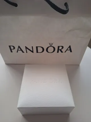 Pulsera Pandora con corazón rosa