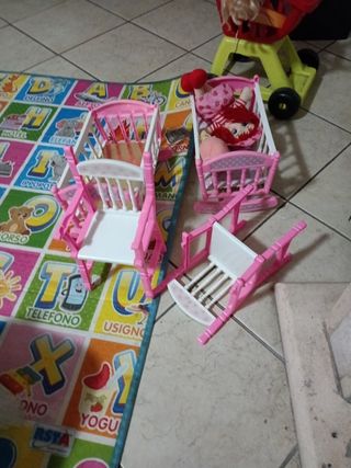 Giochi per bambina: culle e bambola