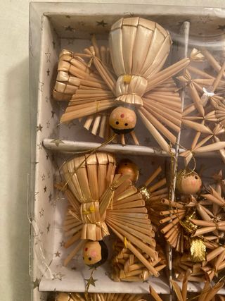 Adornos de paja surtidos