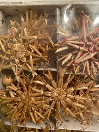 Adornos de paja surtidos