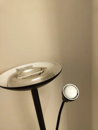 Lámpara de pie negra metal y plástico