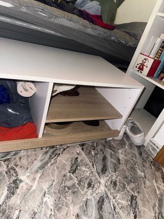 Mesa auxiliar blanca y madera con ruedas