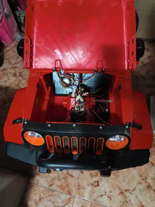 Jeep eléctrico infantil rojo