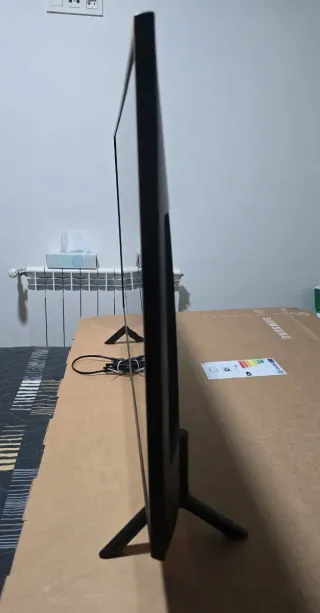 TV Samsung 40 LED ULTRA HD 4K. Smart + Mando.