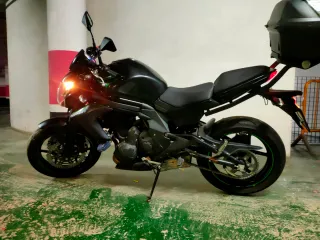 Kawasaki ER-6n Negra