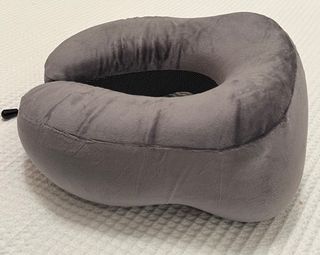 Cojín cervical de viaje gris tacto suave