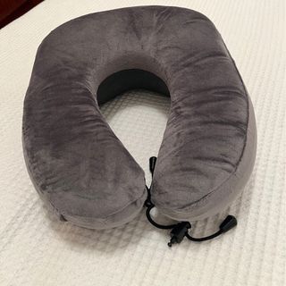 Cojín cervical de viaje gris tacto suave