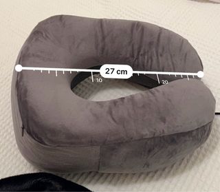 Cojín cervical de viaje gris tacto suave