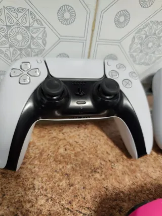 Lote 3 mandos PS5 + 1juego