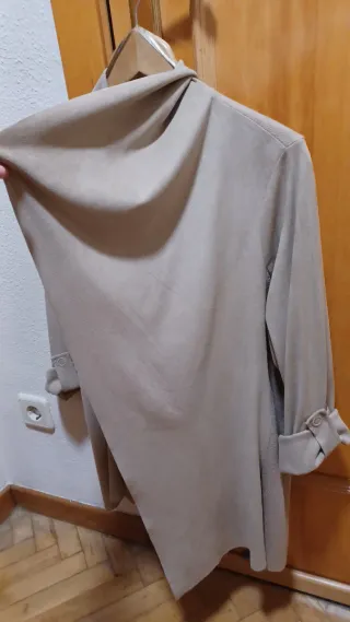 Chaqueta Parfois antelina y punto beige topo