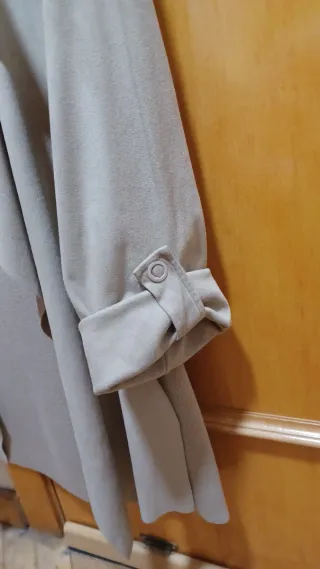 Chaqueta Parfois antelina y punto beige topo