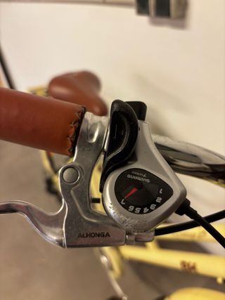 Bicicleta de paseo BH amarilla