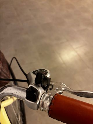 Bicicleta de paseo BH amarilla