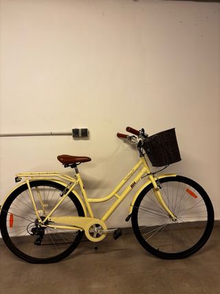 Bicicleta de paseo BH amarilla