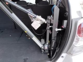 Grúa maletero para silla y scooter discapacidad