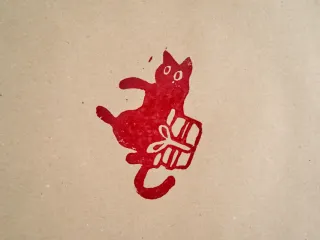 Papel de regalo navideño de gatitos hecho a mano