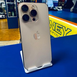 iPhone 16 Pro Dorado/Plateado