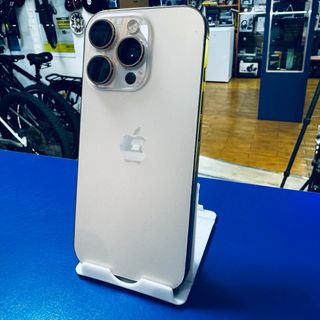 iPhone 16 Pro Dorado/Plateado
