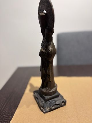 Figura antigua de bronce
