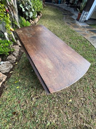 Mesa de madera ovalada de alas