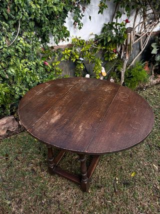 Mesa de madera ovalada de alas