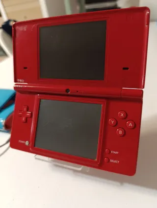 Nintendo DSi Roja con Cargador