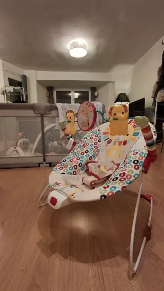 Mecedora bebé vibraciones y arco juegos