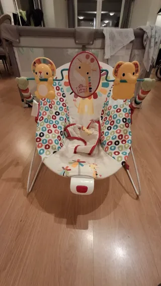 Mecedora bebé vibraciones y arco juegos