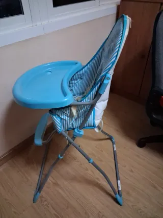 Trona de bebé a rayas azules