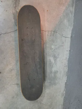 Monopatín OXELO con diseño de lobo