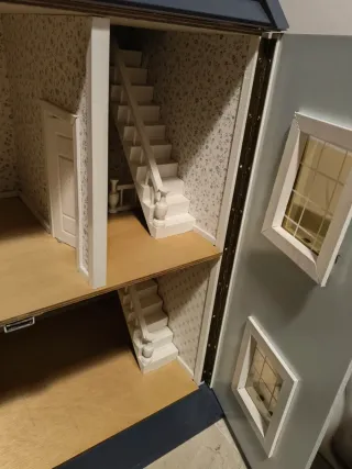 Casita de madera de juguete