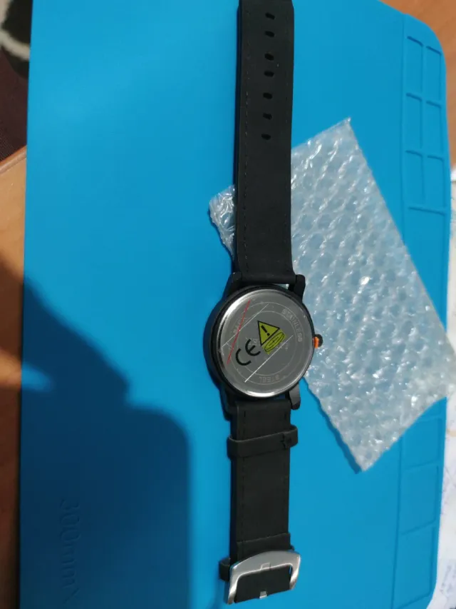 Reloj magnético negro