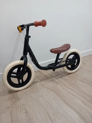 Bicicleta sin pedales y con freno